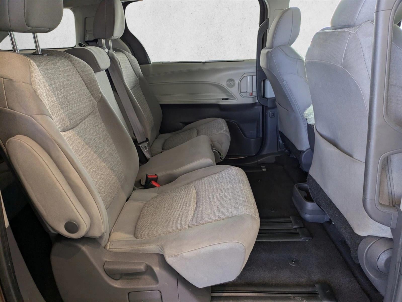 2021 Toyota Sienna LE FWD 8-Passenger (Natl)