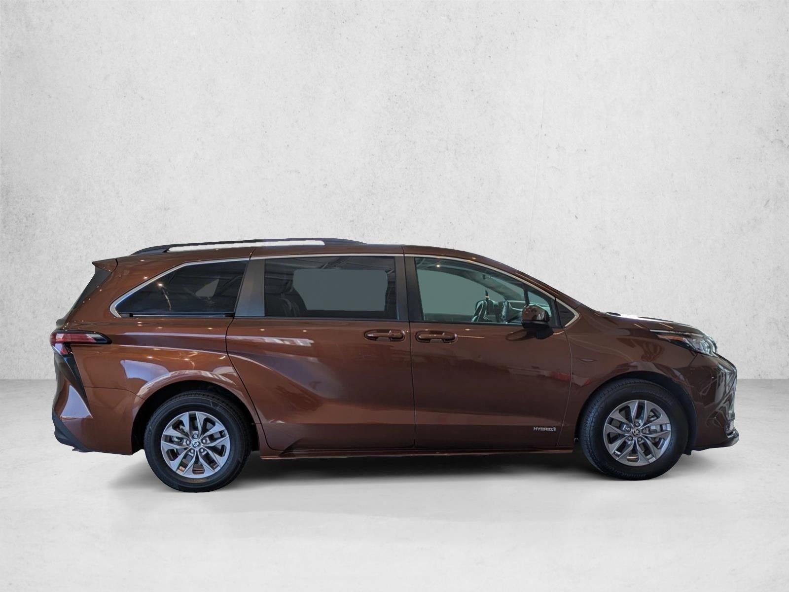2021 Toyota Sienna LE FWD 8-Passenger (Natl)