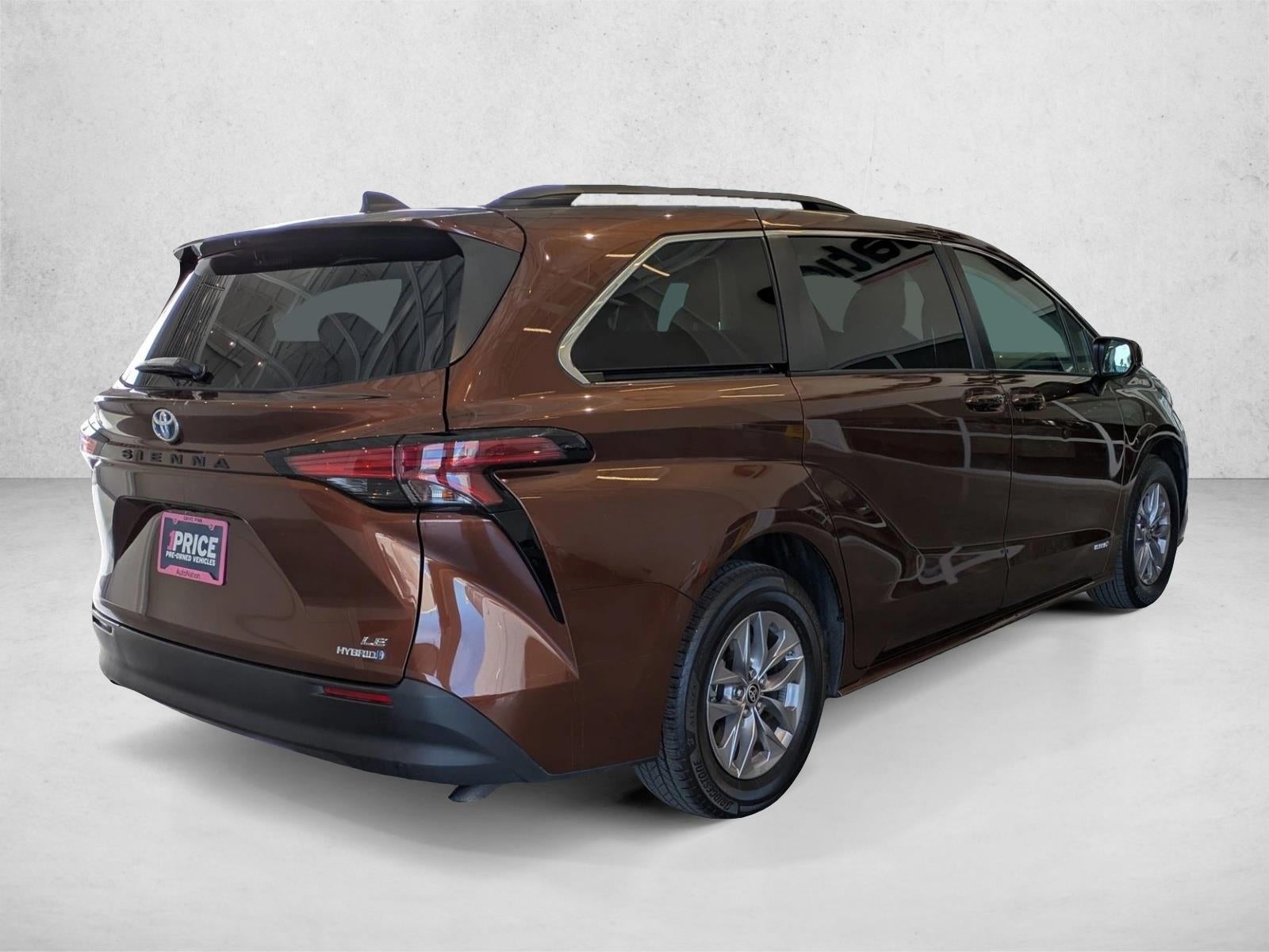 2021 Toyota Sienna LE FWD 8-Passenger (Natl)