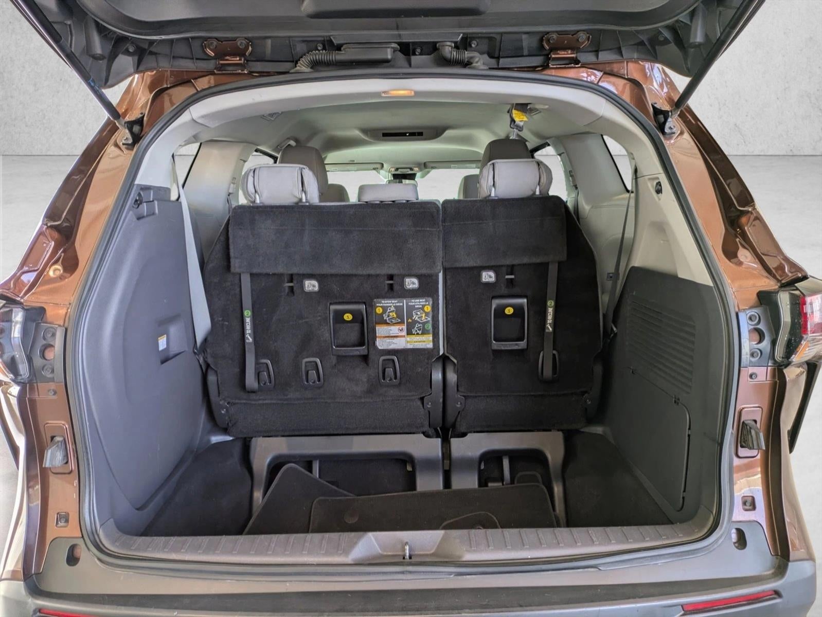 2021 Toyota Sienna LE FWD 8-Passenger (Natl)