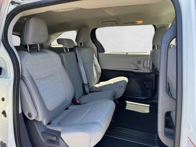 2021 Toyota Sienna LE FWD 8-Passenger (Natl)