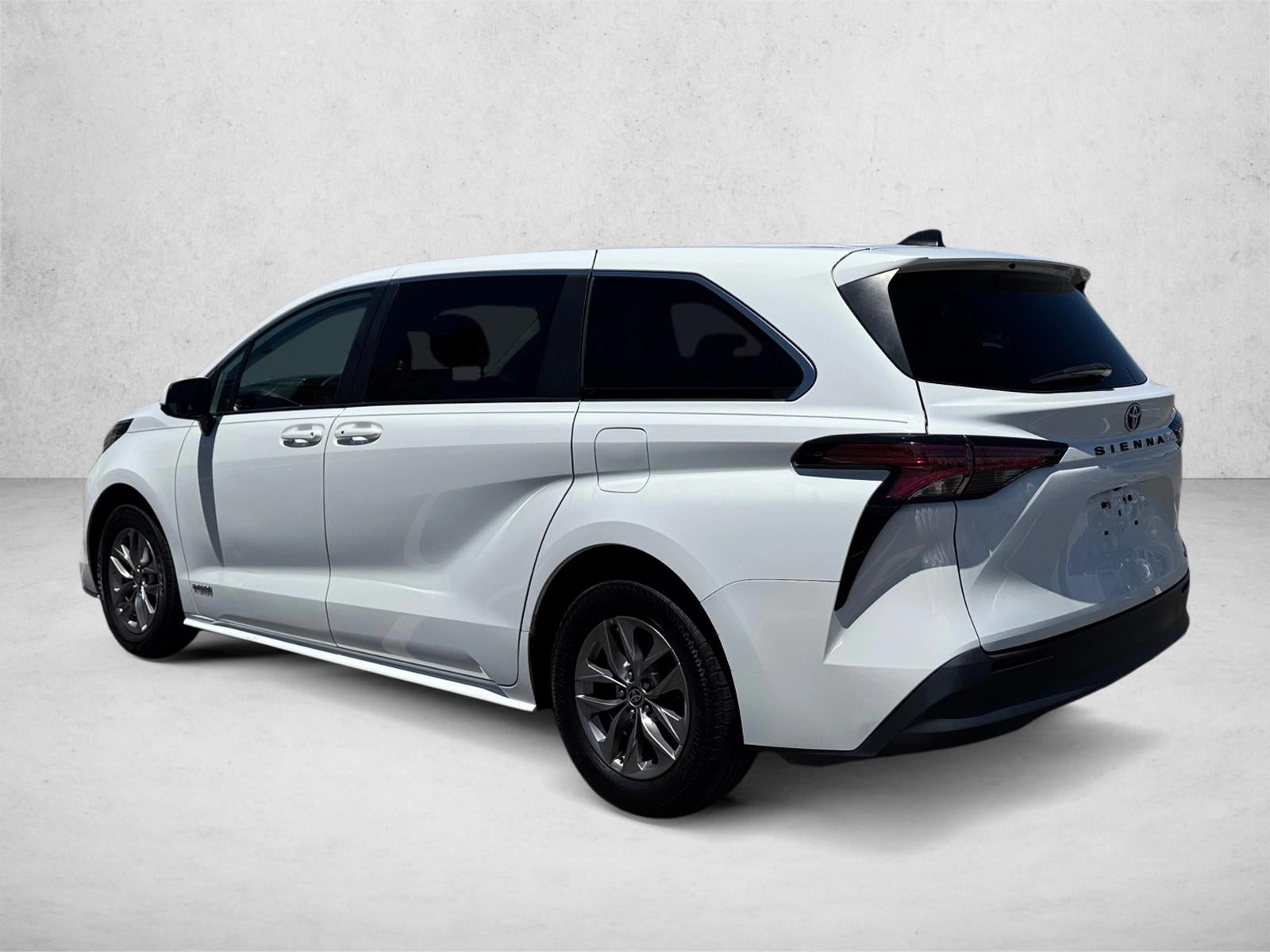 2021 Toyota Sienna LE FWD 8-Passenger (Natl)
