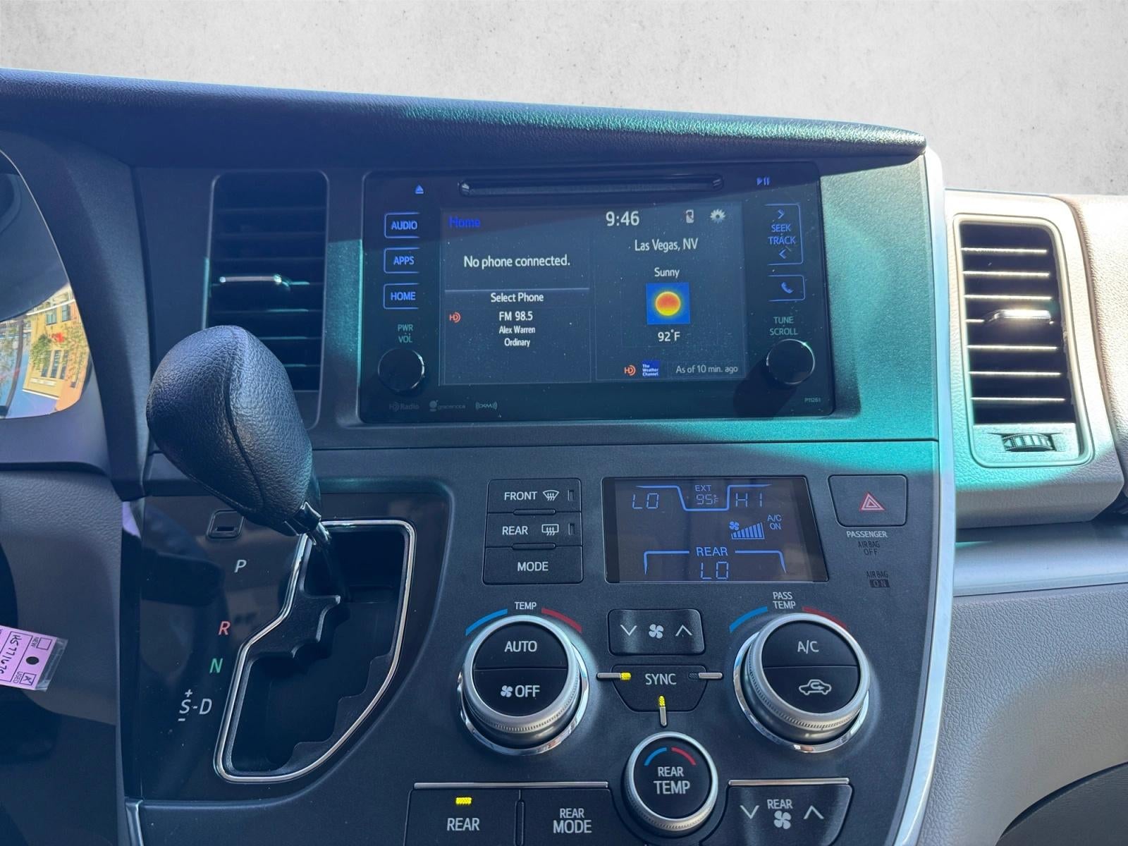 2017 Toyota Sienna LE FWD 8-Passenger (Natl)