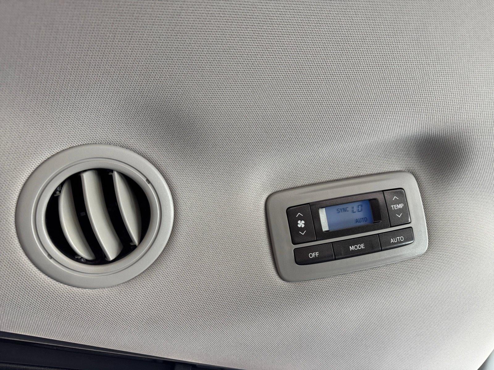 2017 Toyota Sienna LE FWD 8-Passenger (Natl)