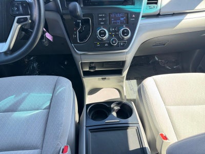 2017 Toyota Sienna LE FWD 8-Passenger (Natl)