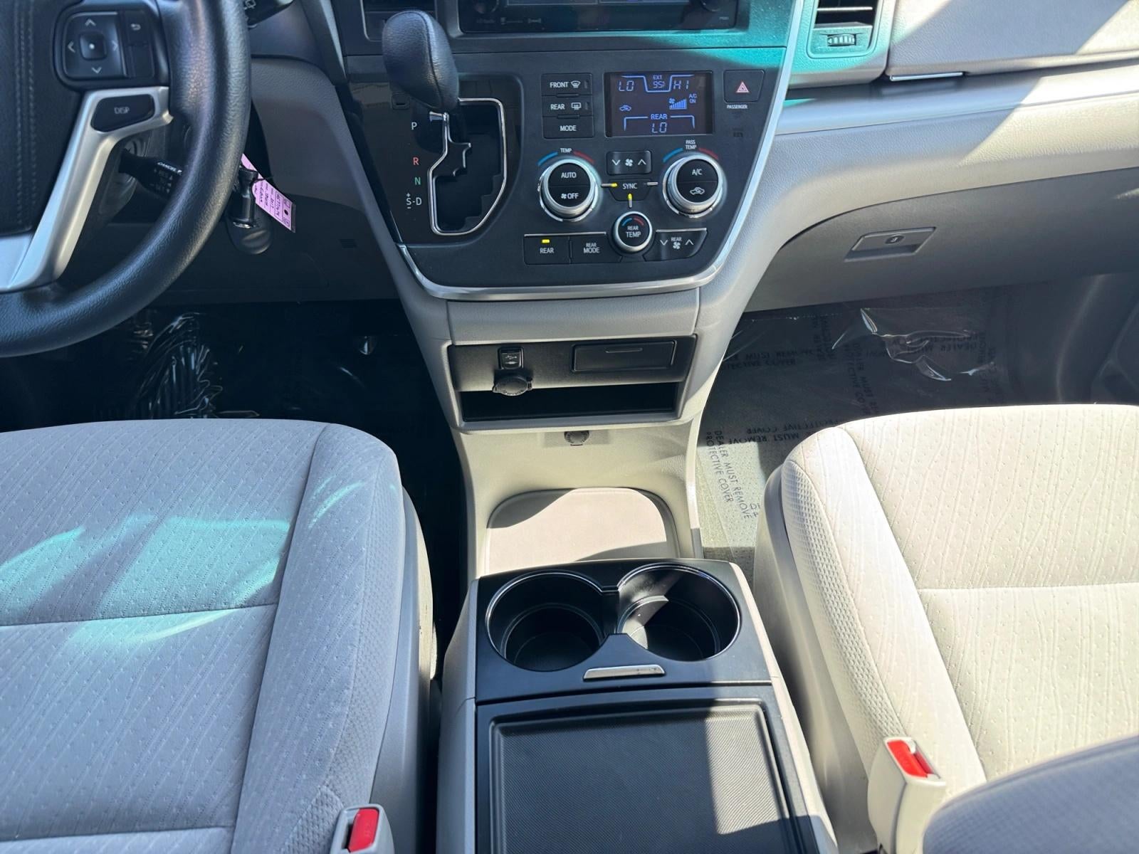 2017 Toyota Sienna LE FWD 8-Passenger (Natl)