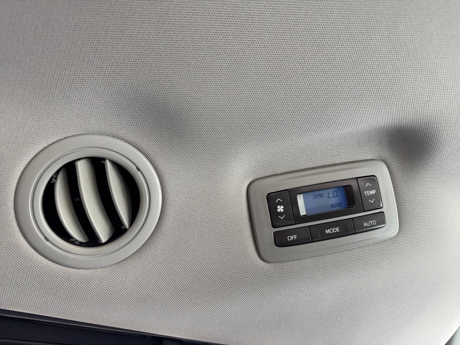 2017 Toyota Sienna LE FWD 8-Passenger (Natl)