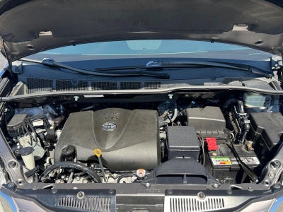 2017 Toyota Sienna LE FWD 8-Passenger (Natl)