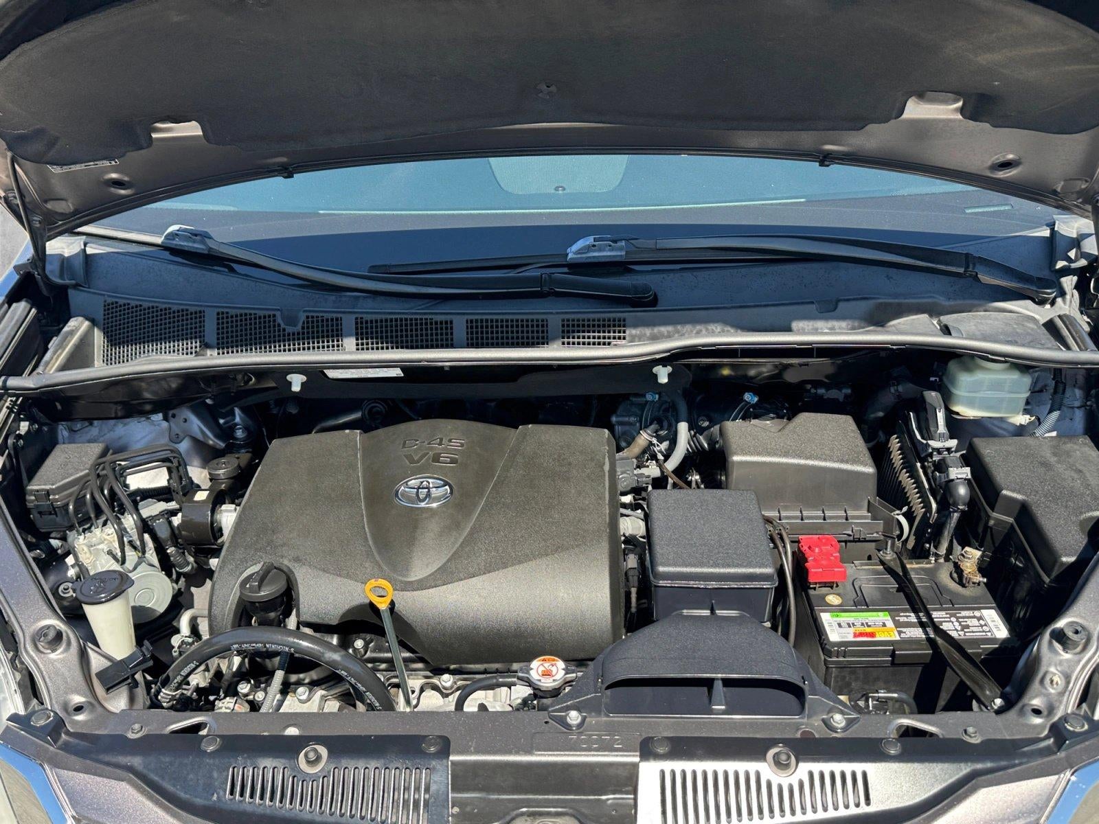 2017 Toyota Sienna LE FWD 8-Passenger (Natl)