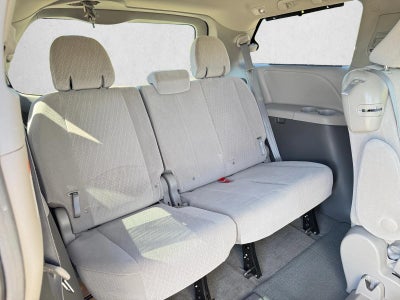2017 Toyota Sienna LE FWD 8-Passenger (Natl)