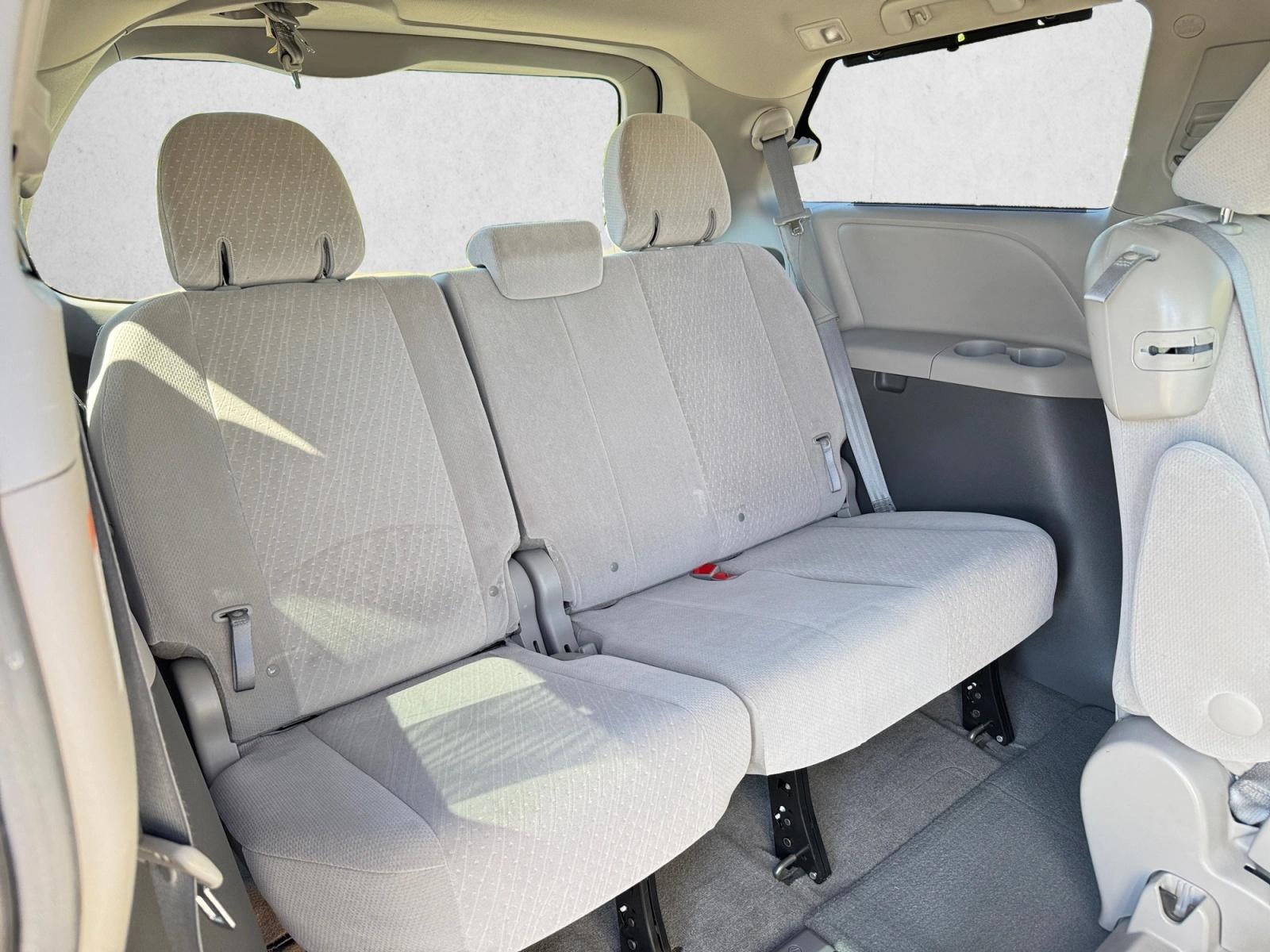 2017 Toyota Sienna LE FWD 8-Passenger (Natl)