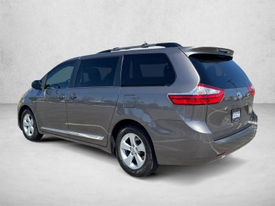 2017 Toyota Sienna LE FWD 8-Passenger (Natl)