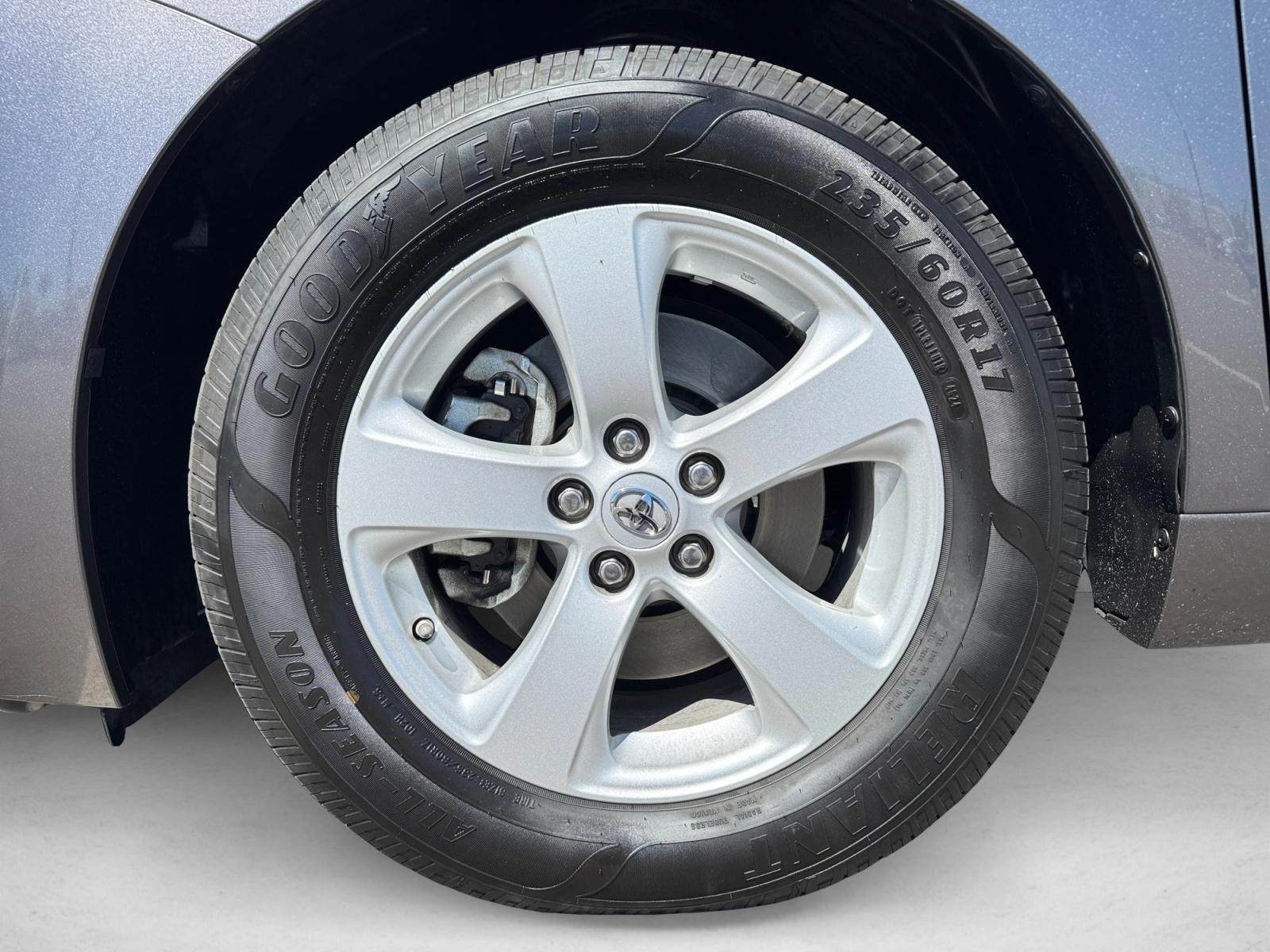 2017 Toyota Sienna LE FWD 8-Passenger (Natl)