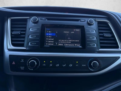 2019 Toyota Highlander LE I4 FWD (Natl)
