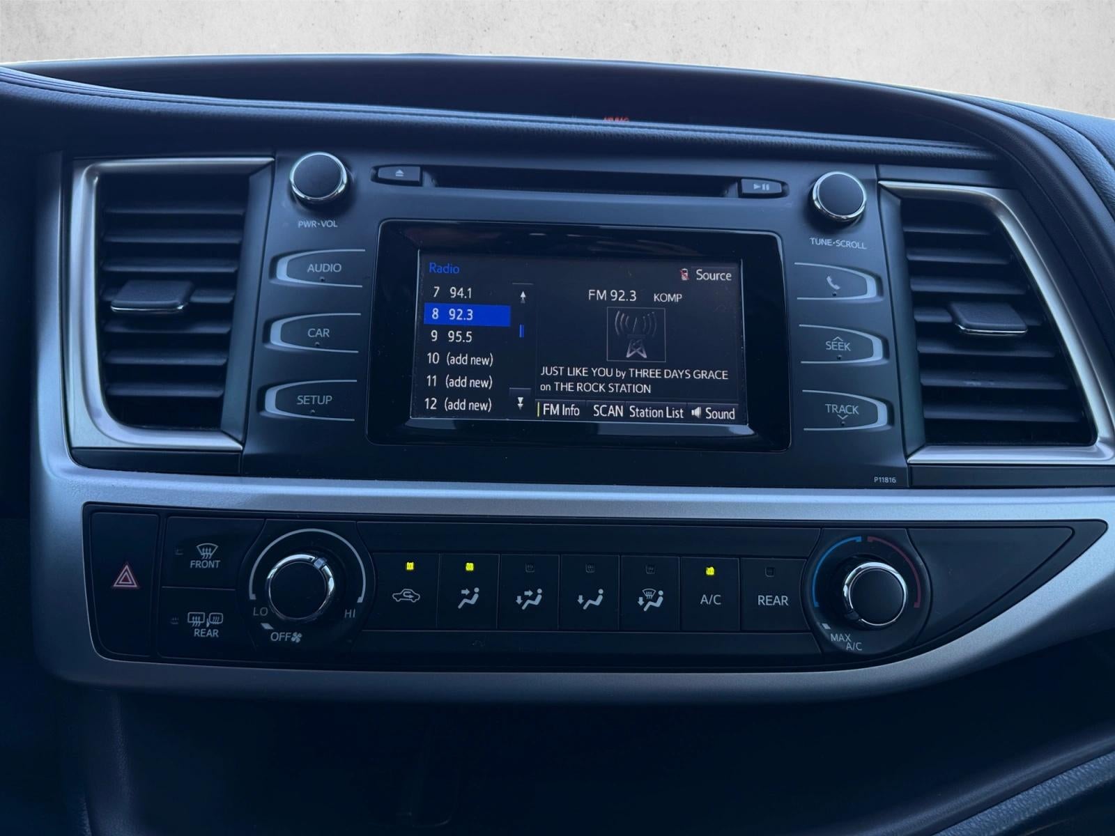 2019 Toyota Highlander LE I4 FWD (Natl)