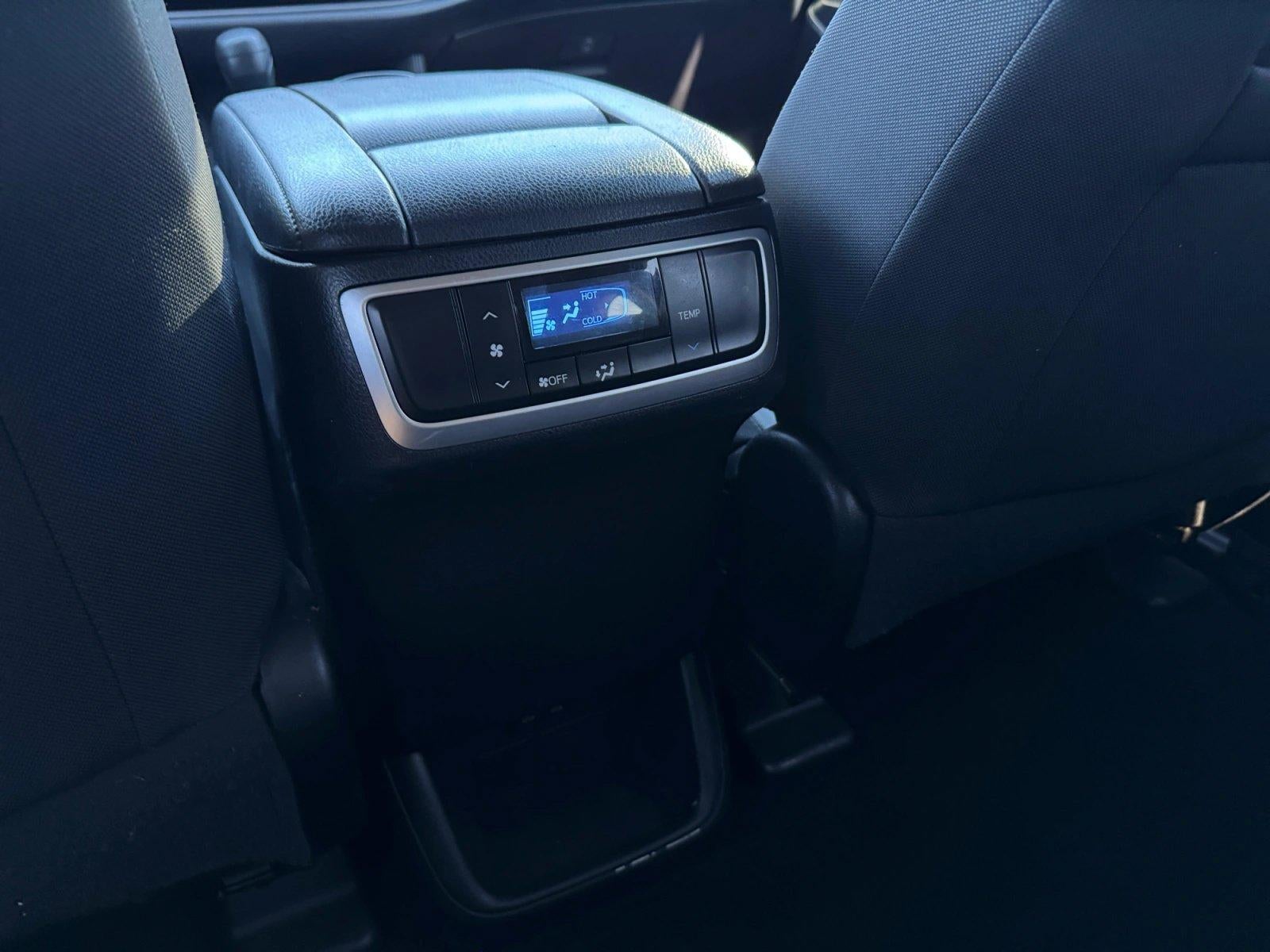2019 Toyota Highlander LE I4 FWD (Natl)
