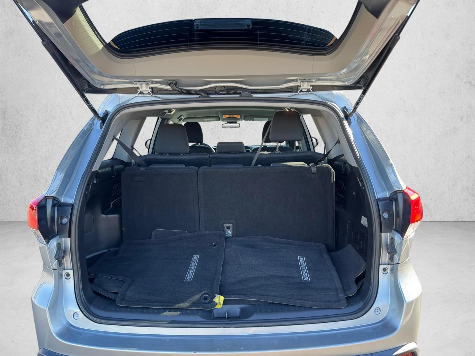 2019 Toyota Highlander LE I4 FWD (Natl)