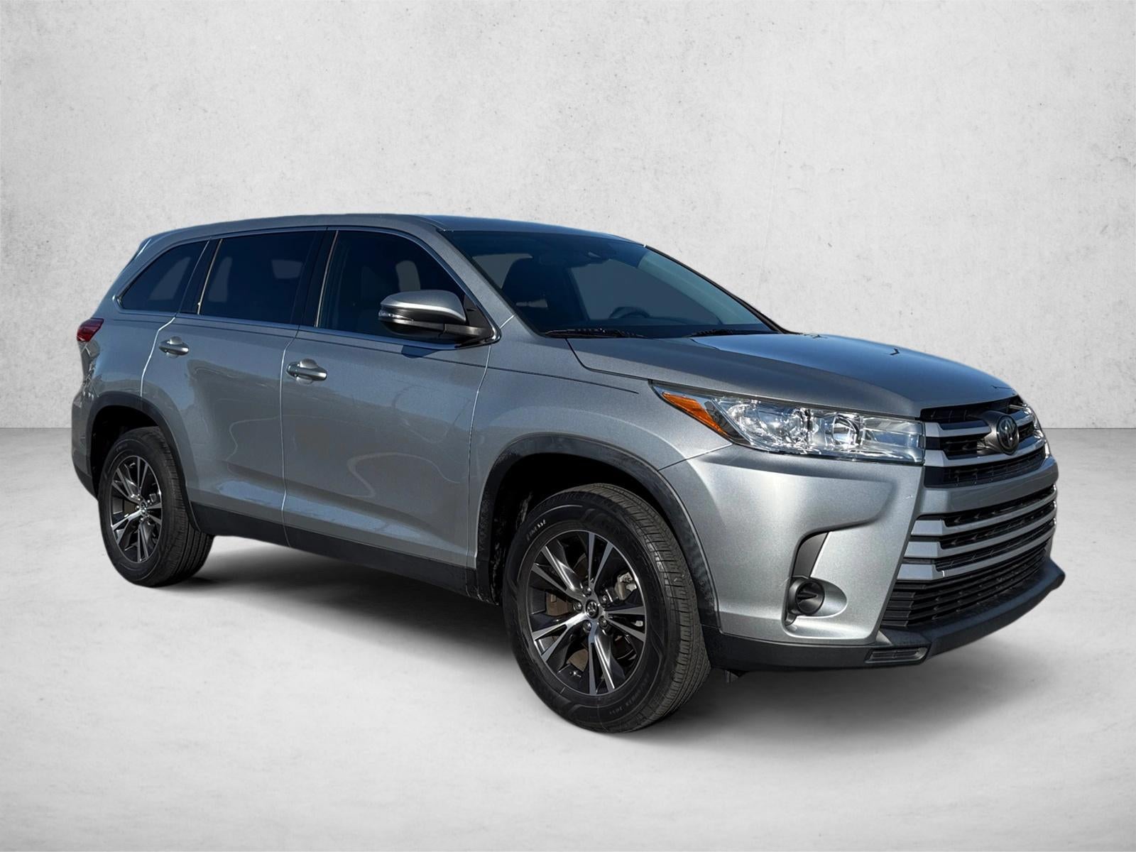 2019 Toyota Highlander LE I4 FWD (Natl)