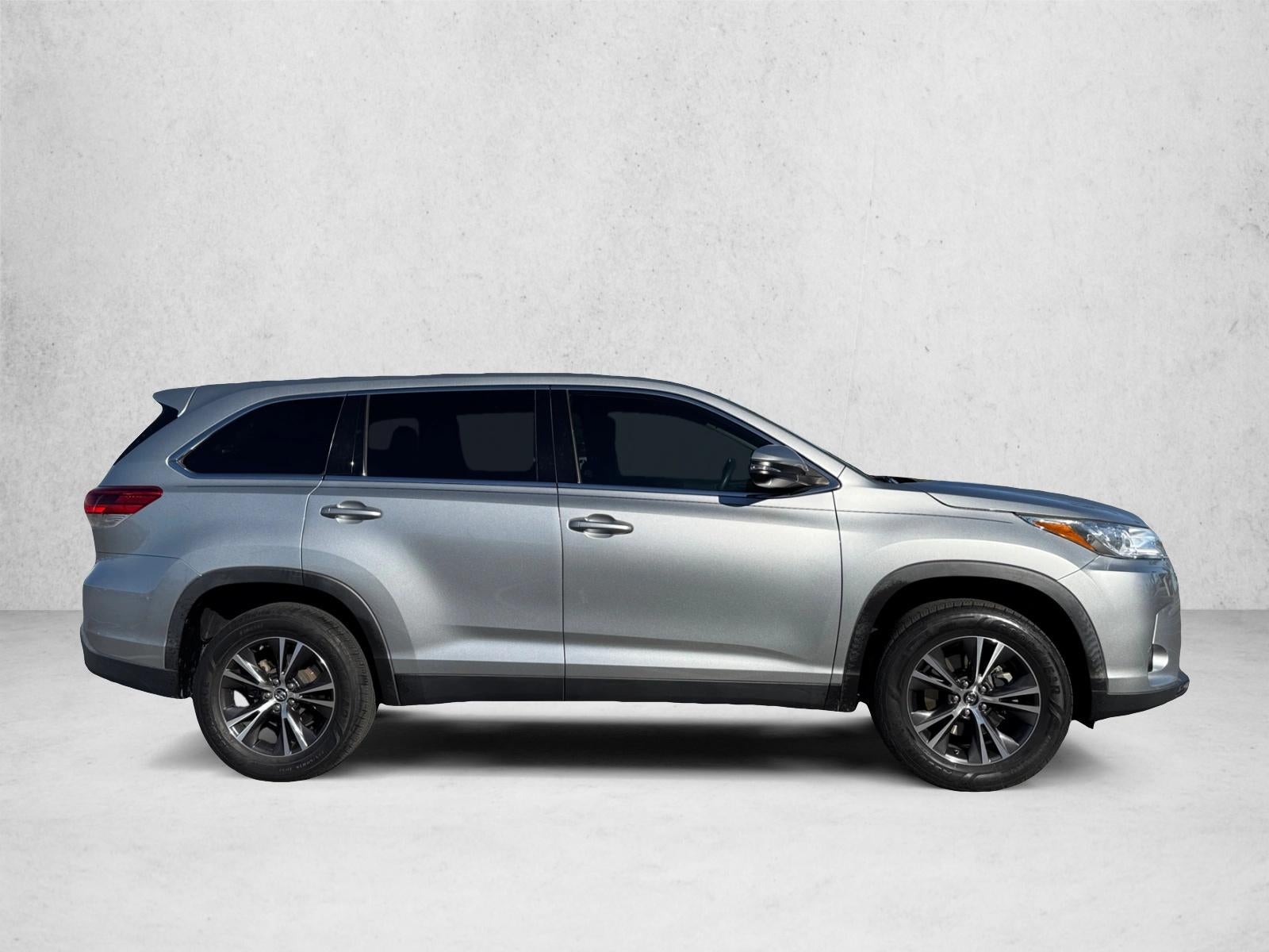 2019 Toyota Highlander LE I4 FWD (Natl)