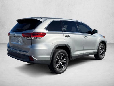2019 Toyota Highlander LE I4 FWD (Natl)