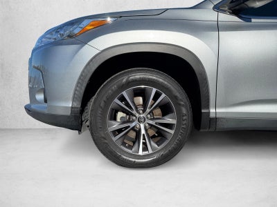 2019 Toyota Highlander LE I4 FWD (Natl)