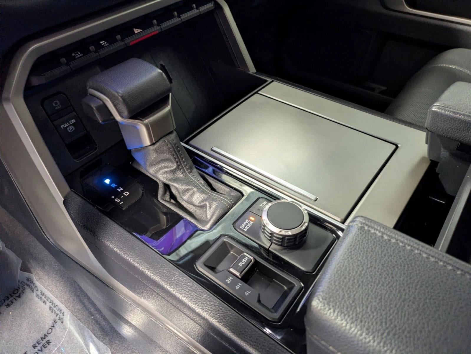 2024 Toyota Sequoia SR5 4WD (Natl)