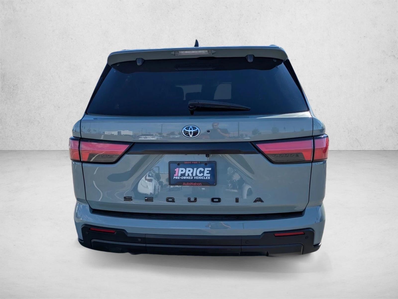 2024 Toyota Sequoia SR5 4WD (Natl)