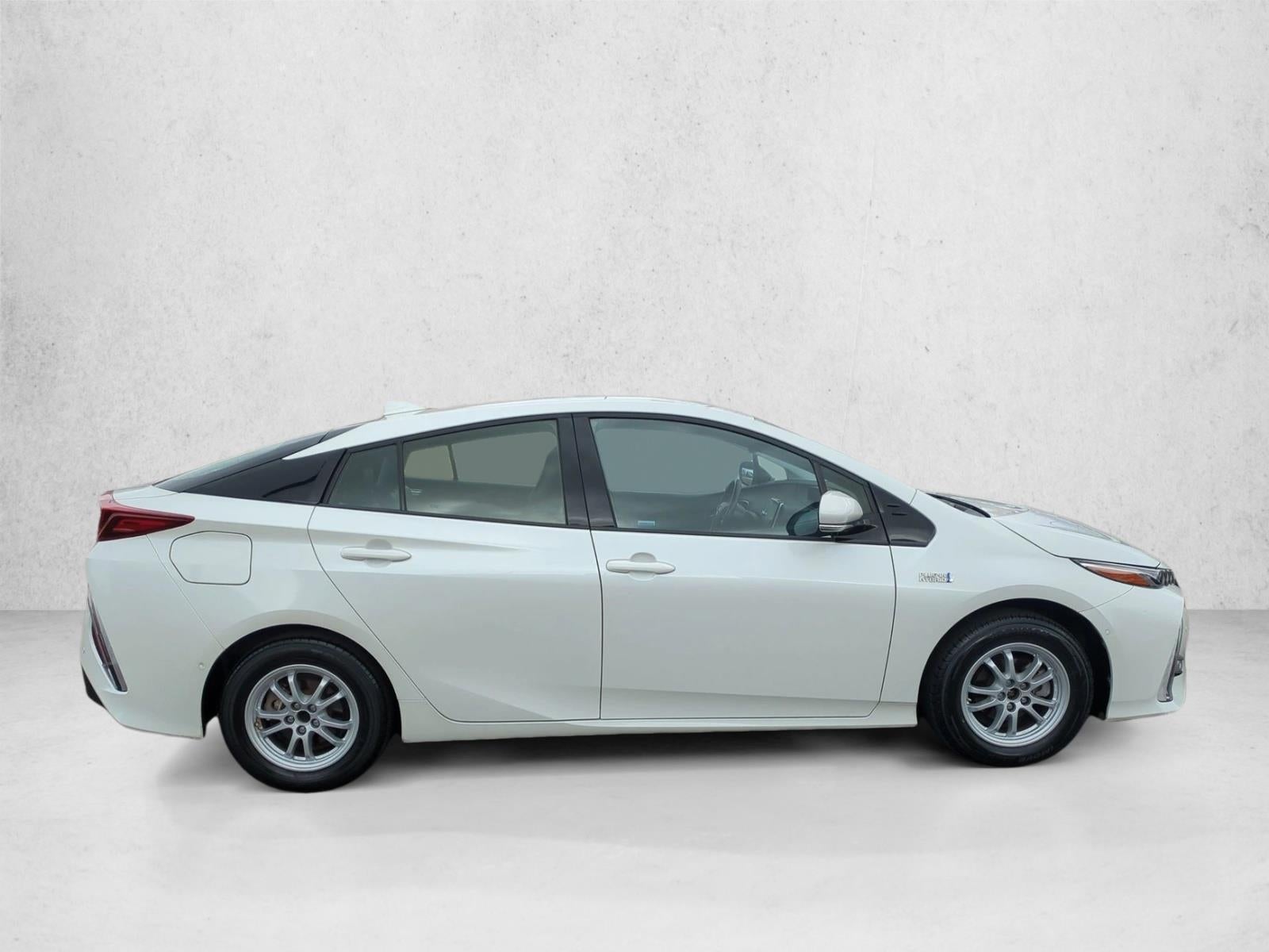 2017 Toyota Prius Prime Advanced (Natl)