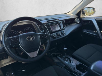 2017 Toyota RAV4 LE FWD (GS)
