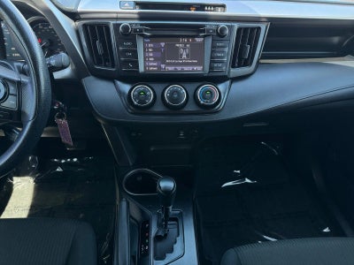 2017 Toyota RAV4 LE FWD (GS)