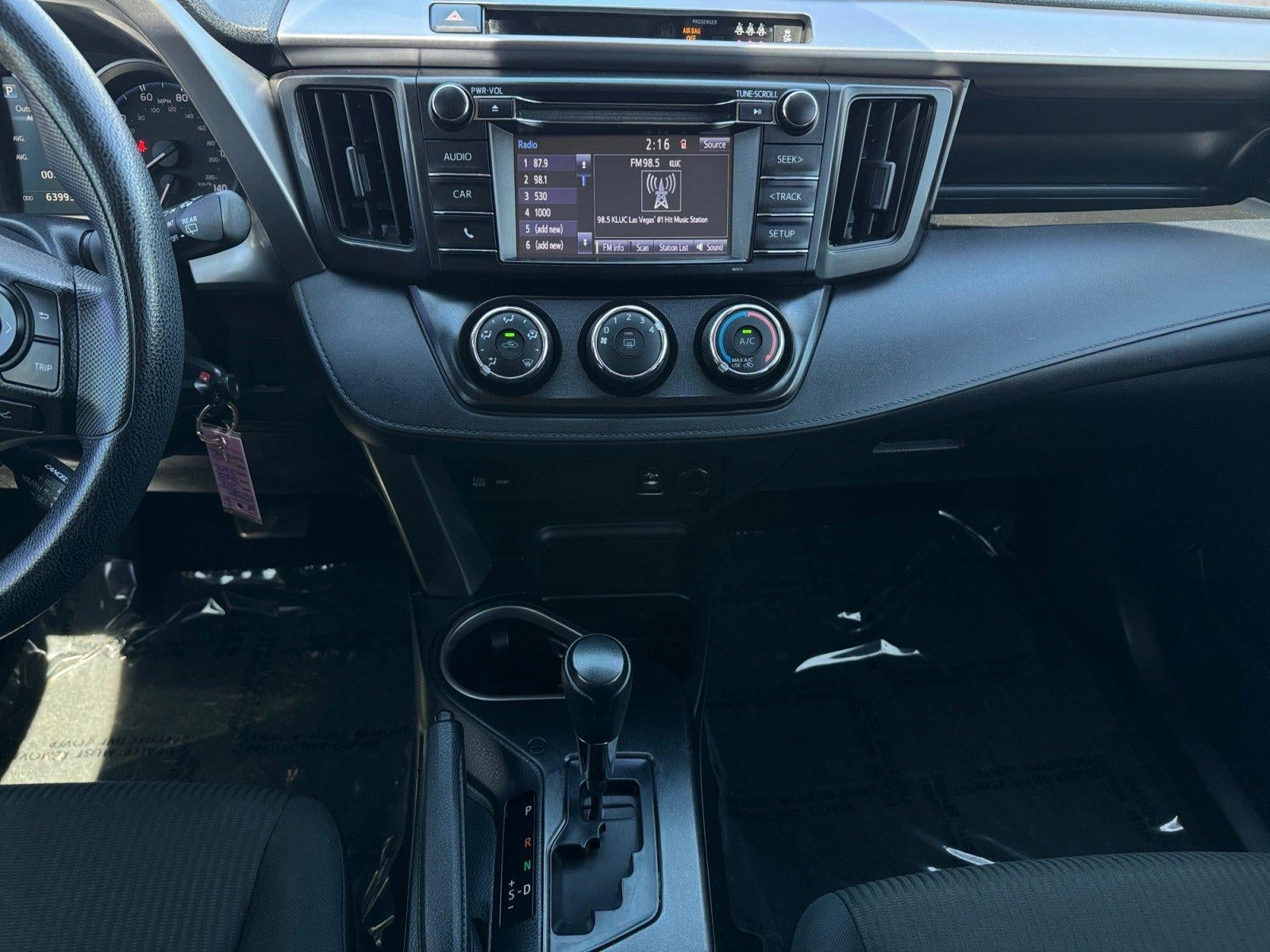 2017 Toyota RAV4 LE FWD (GS)