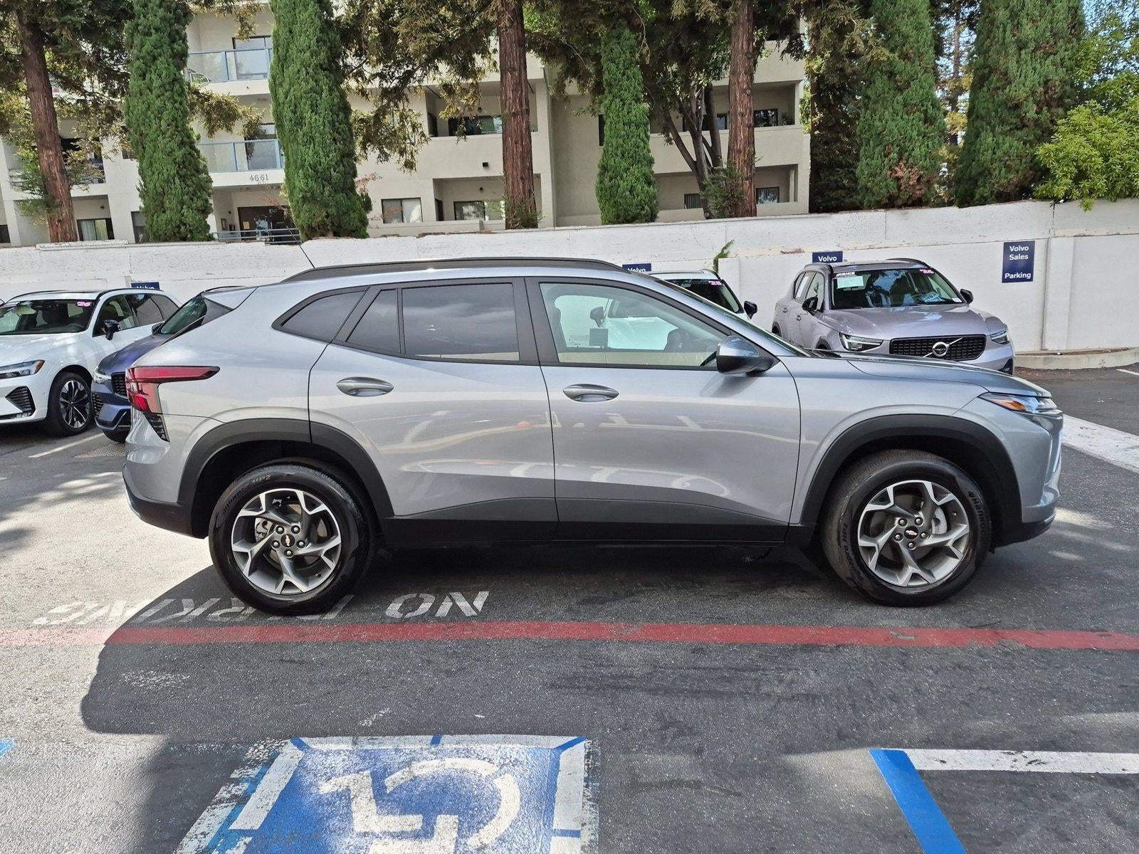 2025 Chevrolet Trax FWD 4dr LT
