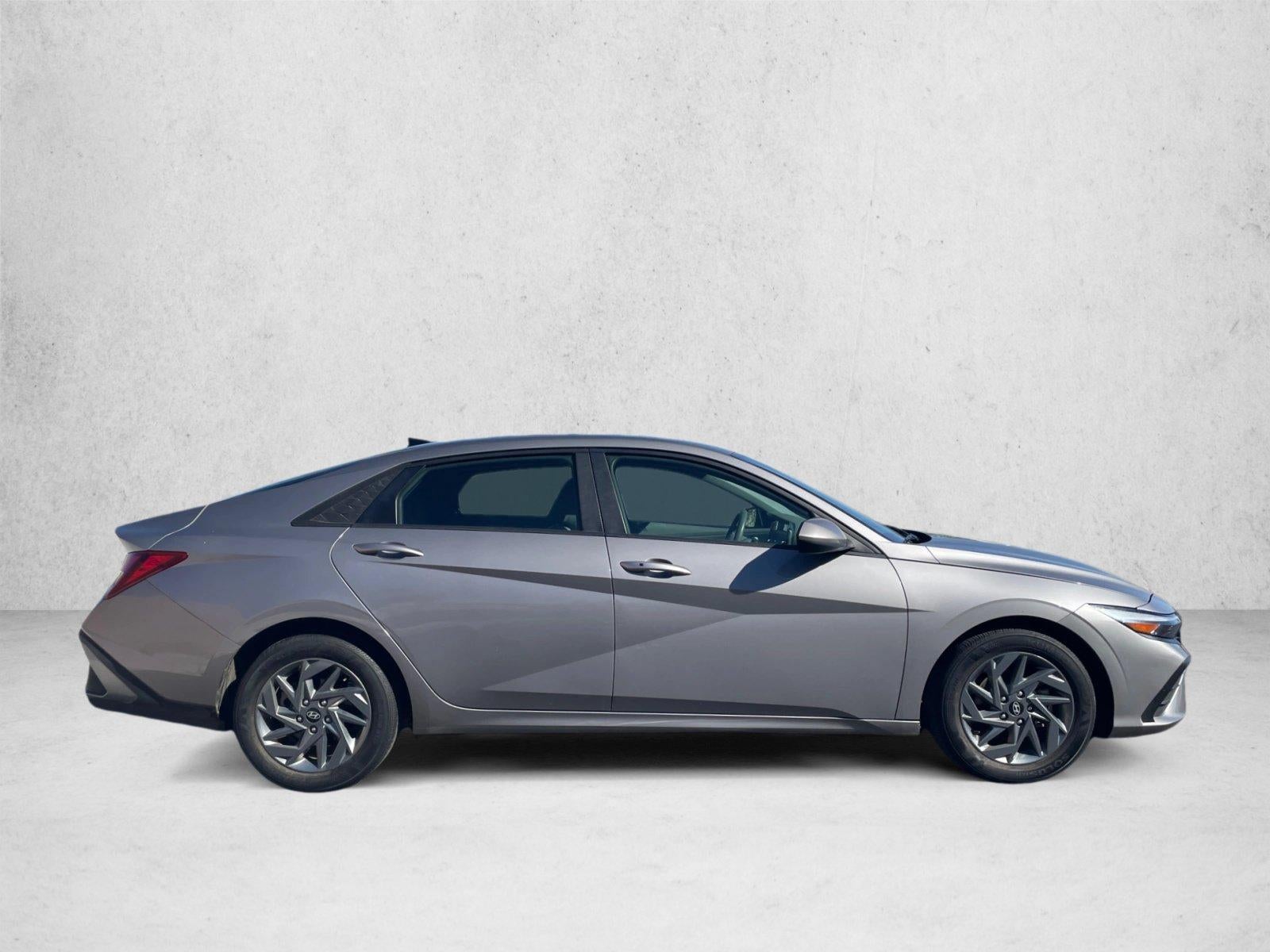 2024 Hyundai ELANTRA SEL IVT