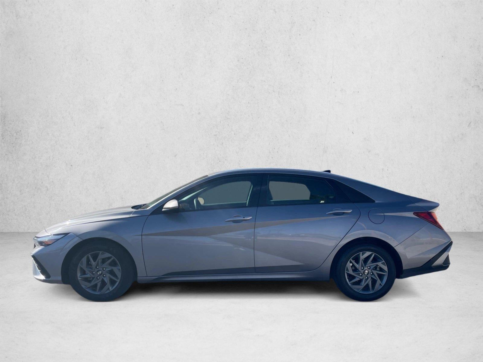 2024 Hyundai ELANTRA SEL IVT