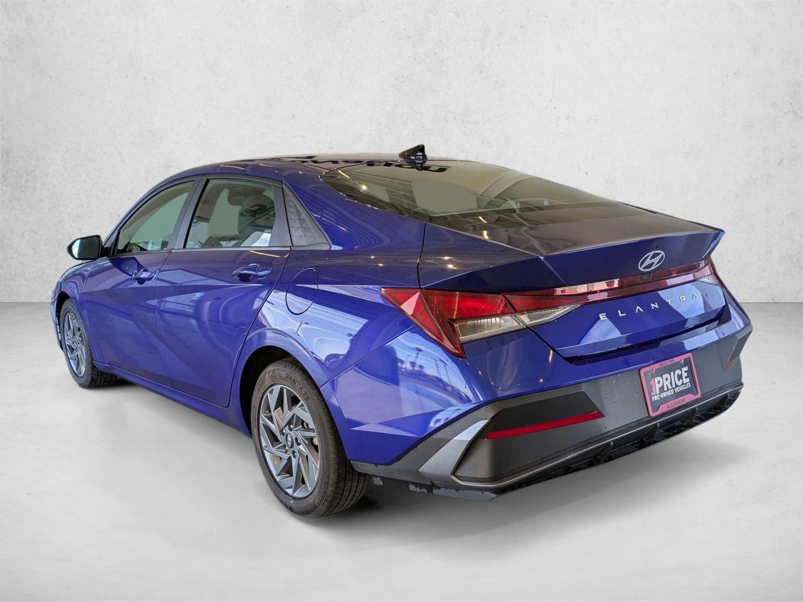 2024 Hyundai ELANTRA SEL IVT