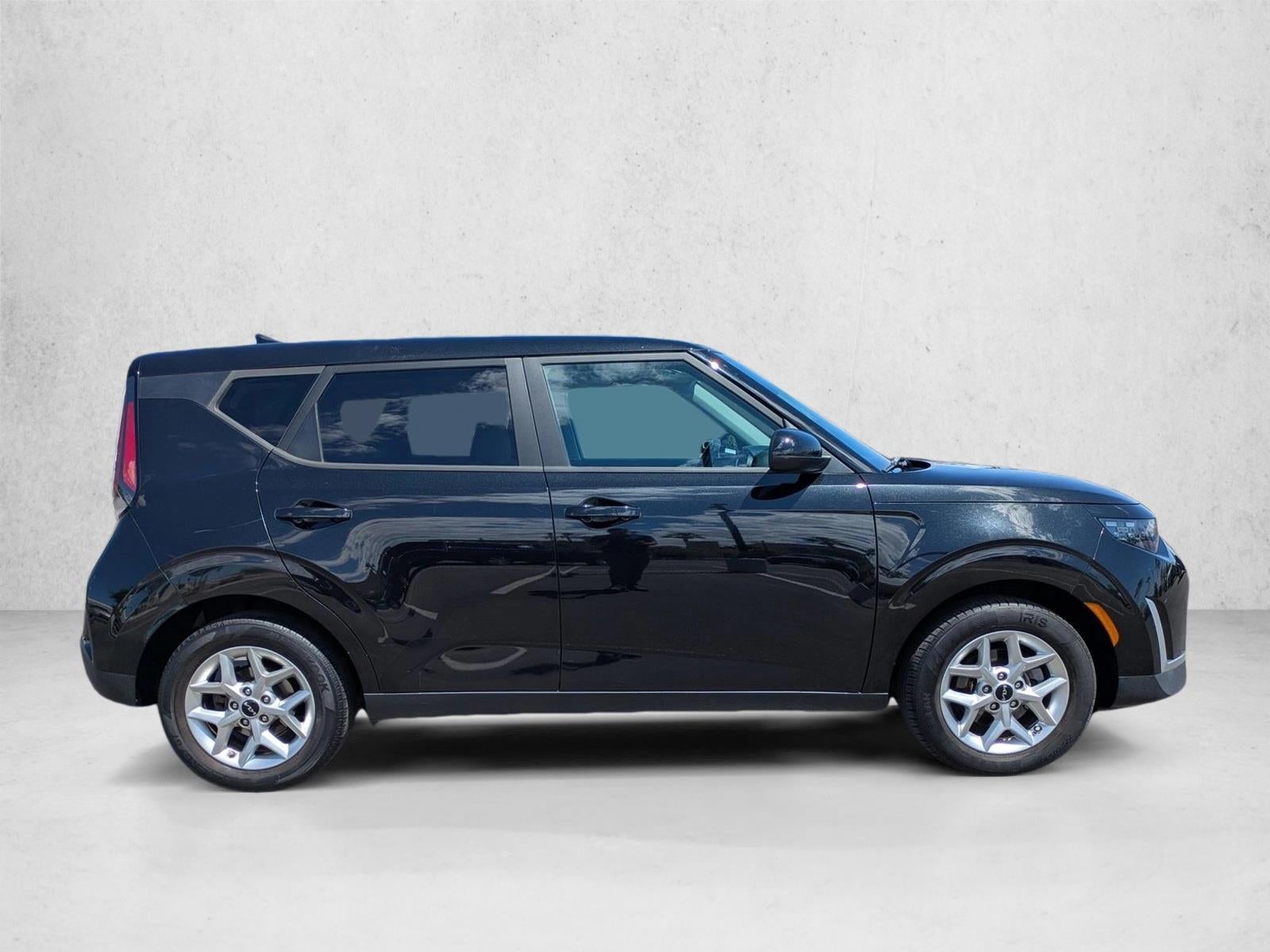 2023 Kia Soul LX IVT