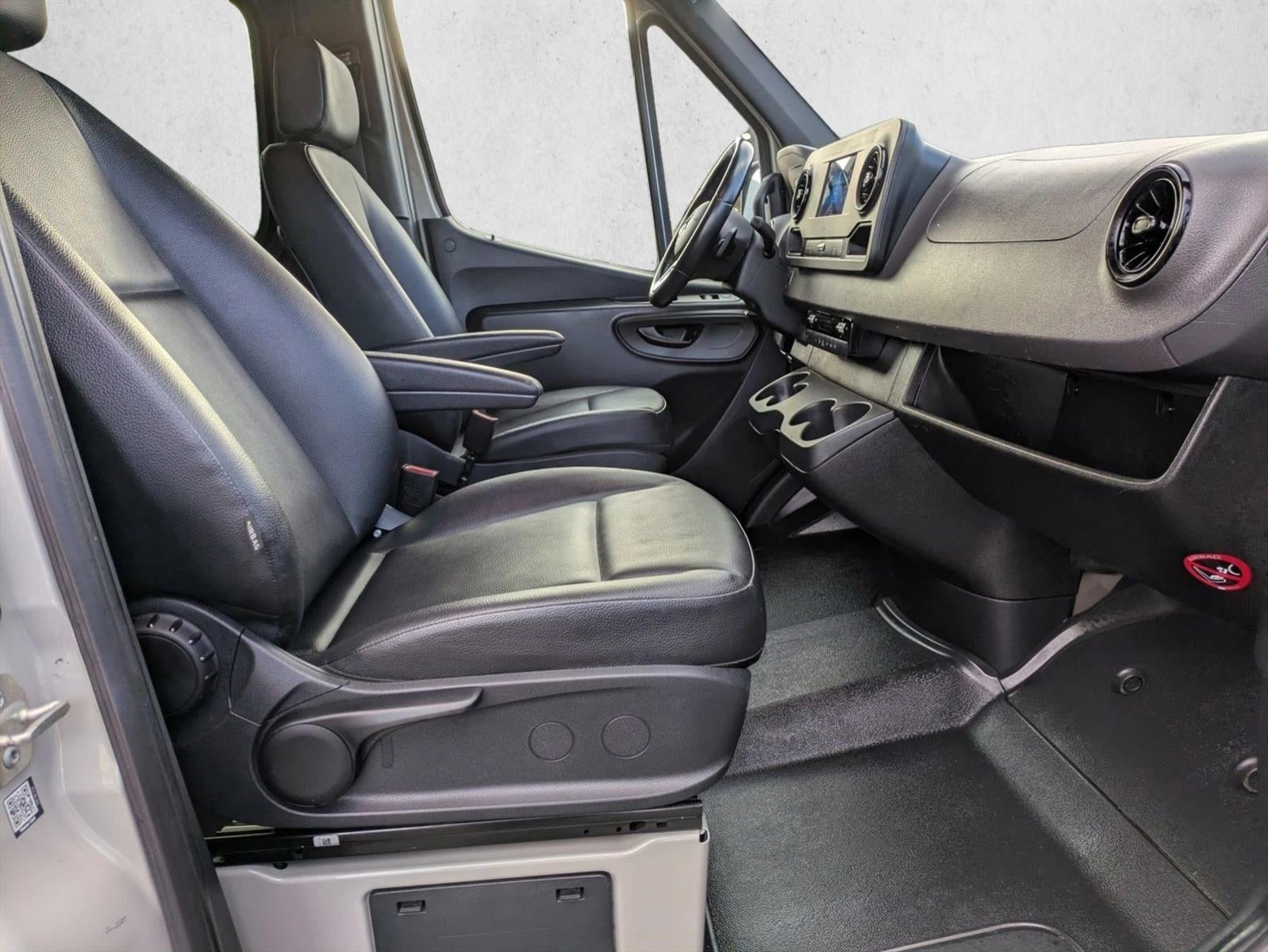 2022 Mercedes-Benz Sprinter Passenger Van 2500 Standard Roof I4 Gas 144" RWD