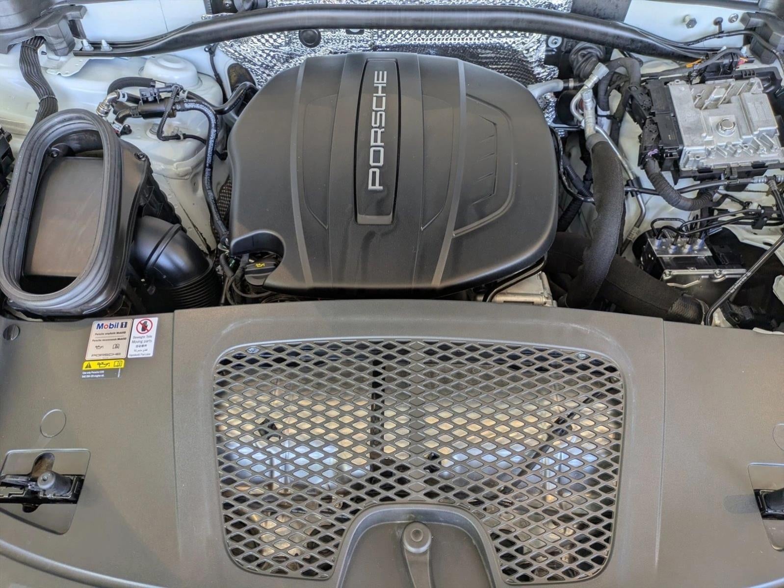 2021 Porsche Macan AWD