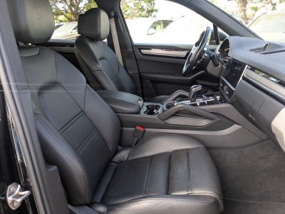 2023 Porsche Cayenne Platinum Edition AWD